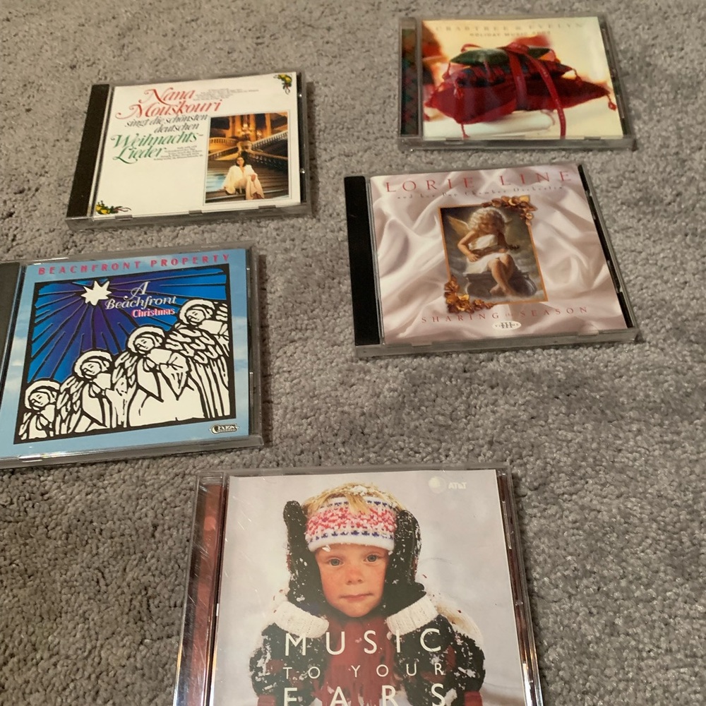5 assorted Christmas cds